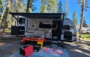 2025 Cherokee Wolf Pup Black Label 17JWBL RV rental photo 4