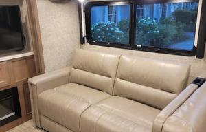 2022 Thor Motor Coach Miramar 37.1
