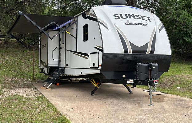 2022 CrossRoads RV Sunset Trail Super Lite SS330BH