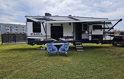2021 Party Deck Toy Hauler