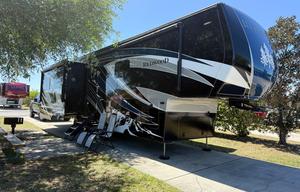 Redwood 5th wheel