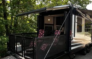 Travel Trailer / Toy Hauler / Sleeps 6 / Rear Deck