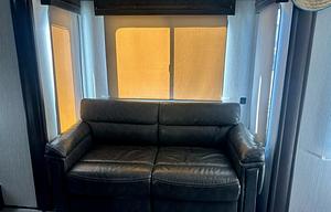 2019 Arctic Wolf 305ML6 | Sleeps 6 | 2 A/C