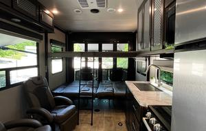Travel Trailer / Toy Hauler / Sleeps 6 / Rear Deck