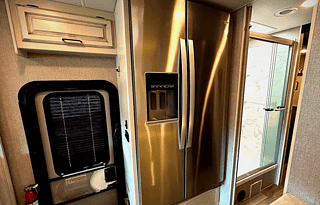 2021 Precept Precept 31UL RV rental photo 3