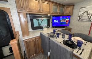 A-6 Newmar  33' , King Bed, Easy-Drive — Sleeps 5