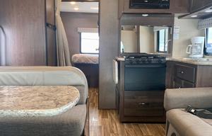 HECTOR - 2018 Thor Motor Coach Four Winds 30D