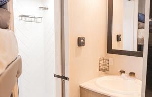 Fully STOCKED! Roomy Luxury Sleeps 8 Pet Friendly