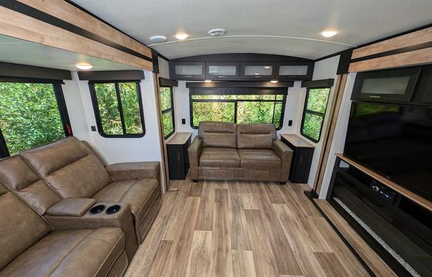 Outback: Chef's kitchen, King bed, 3 slides, Solar