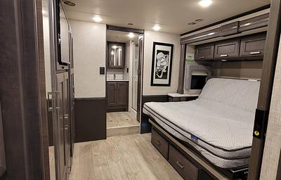 2023 Thor Motor Coach Aria 3901 Starlink Internet!