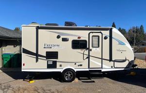 SKIP'N ROCKS PET FRIENDLY RV RENTAL