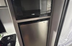 2024 Coleman Lantern LT Series 17B RV rental photo 5