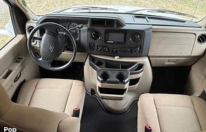 2014 Chateau 28A RV rental photo 6