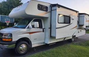 2014 Coachmen RV Freelander 28DS chevy 4500
