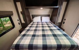 Fully Stocked Camper great for Families or Couples