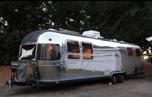 SilverStays 1990 Airstream Excella *DELIVERY ONLY*