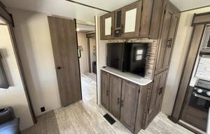 2020 Avenger 32QBI RV rental photo 18