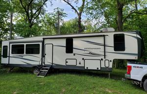 Full Sized Fifth Wheel for Full Time Fun