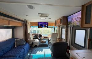34’ Windsong RV – Low Miles, Sleeps 7