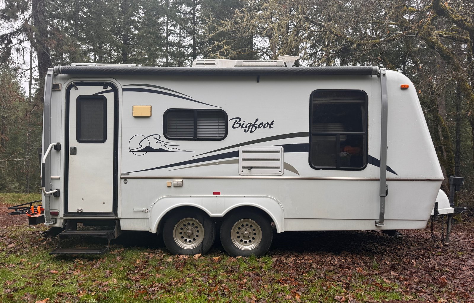 2005 Bigfoot  2500 Series Travel Trailer 25B175G