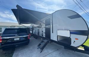 36 ft 2024 Toy Hauler