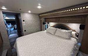A-6 Newmar  33' , King Bed, Easy-Drive — Sleeps 5