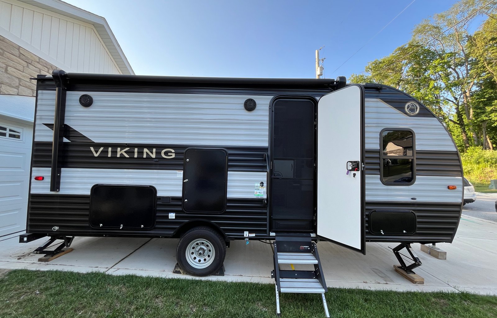 Hazzard's Cozy Camper: Ready to Roam!