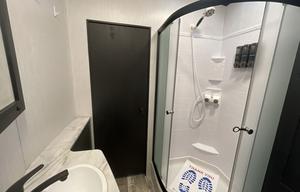 2022 Fuel 305 RV rental photo 5