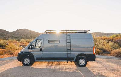 Off grid campervan with TV & ROOFTOP DECK