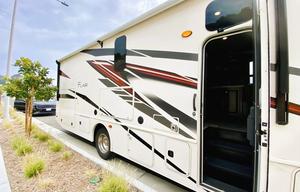 ! Creamy Flair 2021 - Modern & Reliable, Sleeps 10
