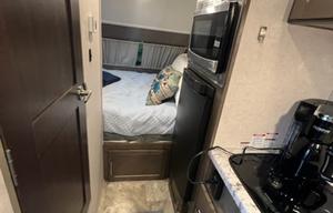 Nomadic Nature Rentals w Luxury Amenities (R-pod)