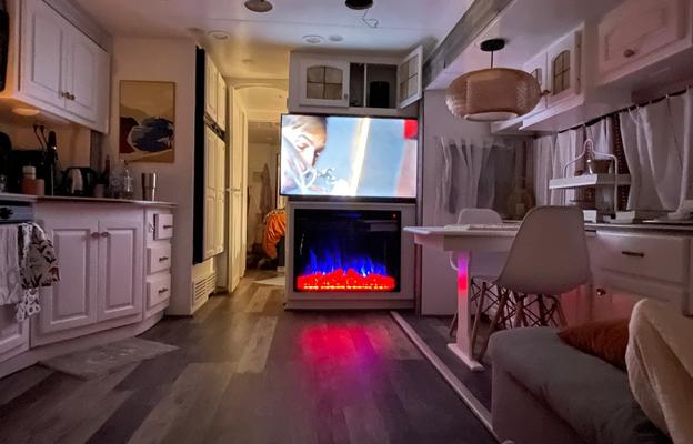 The Country Star - Pets OK - King Bed - 4 Slides