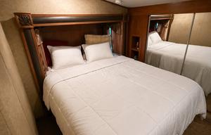 Family friendly bunk house 5th wheel camper