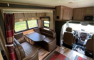 Luxury & Efficiency: Dynamax Isata 3 (Diesel)