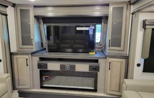Montana Legacy | Large Luxurious RV with 5 slides