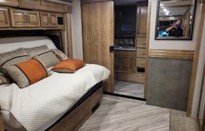 2019 Fleetwood Pace Arrow LXE 38K