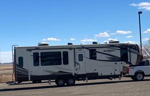 Clean and Comfortable 39’ Heartland Bighorn 3575EL