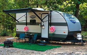 Bunk Beds!  Easy Tow! Sleeps 4 or 5! GWTX 1442