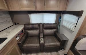 "Couples Caravan" Minnie Winnie 2500RL