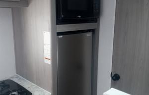 2024 Coleman 17B RV rental photo 9
