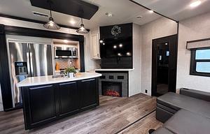 2021 Highland Ridge RV Silverstar XLT 427BHS