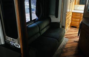 2005 Safari Trek RV rental photo 26