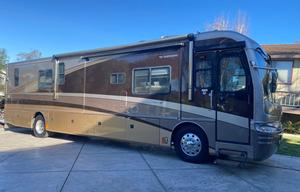 Palace on wheels! -2005 Revolution LE 40 ft