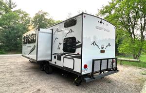 2022 GREY WOLF - PERFECT FAMILY CAMPER, SLEEPS 8