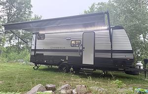 NEW mid-sized family camper fully stocked