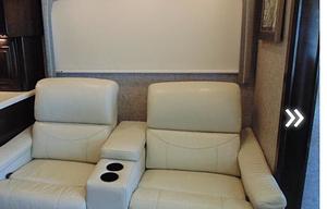 2017 Thor Motor Coach Miramar 34.4