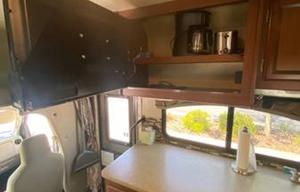 Make great memories in our Roomy Thor Chateau 31L!