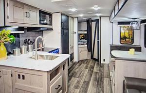 Clean & Spacious Bunkhouse Camper w/ Delivery