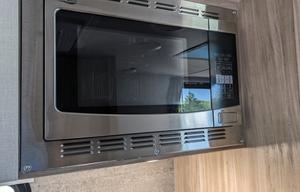 2026 ready- Winnebago - Fits 6, Tows Easy!