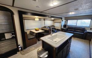 2019 Prime Time RV Avenger ATI 28REI RV rental photo 9